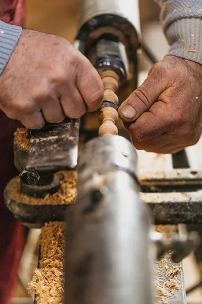 cómo afilar herramientas de torno con técnicas efectivas